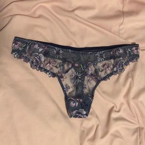 Flower thong